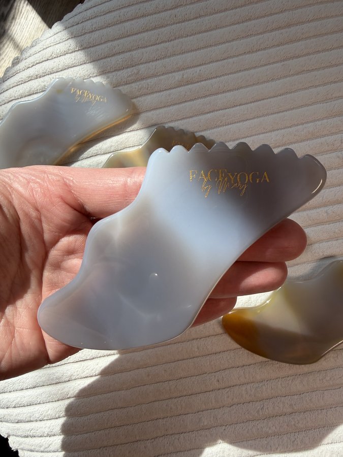Gua sha z szarego agatu - obrazek 2